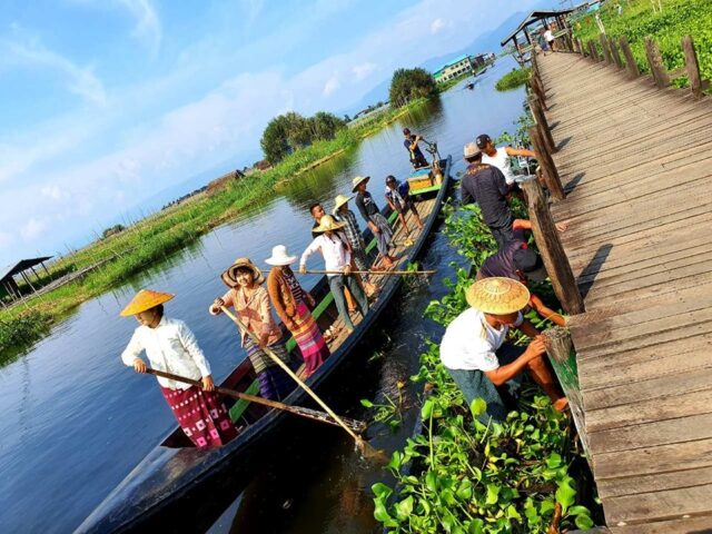 Cleaning hyacinth and trashes on In Lay Lake Area
