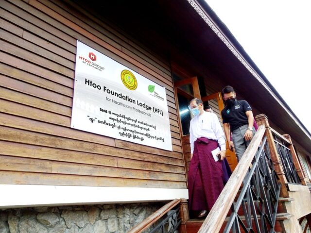 ထူးဖောင်ဒေးရှင်း ကျန်းမာရေးဝန်ထမ်းများ စင်တာသို့ ကျန်းမာရေးနှင့် အားကစားဝန်ကြီးဌာနမှ လာရောက်ကြည့်ရှု